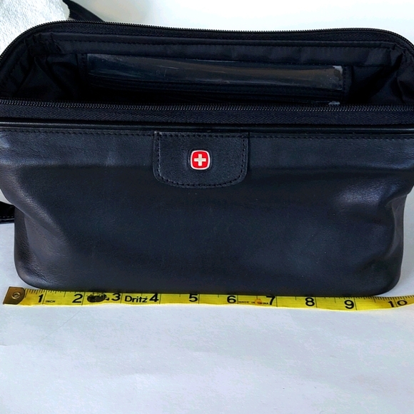 SwissGear Bags Swiss Gear Mens Black Zip Top Toiletry Bag Shaving